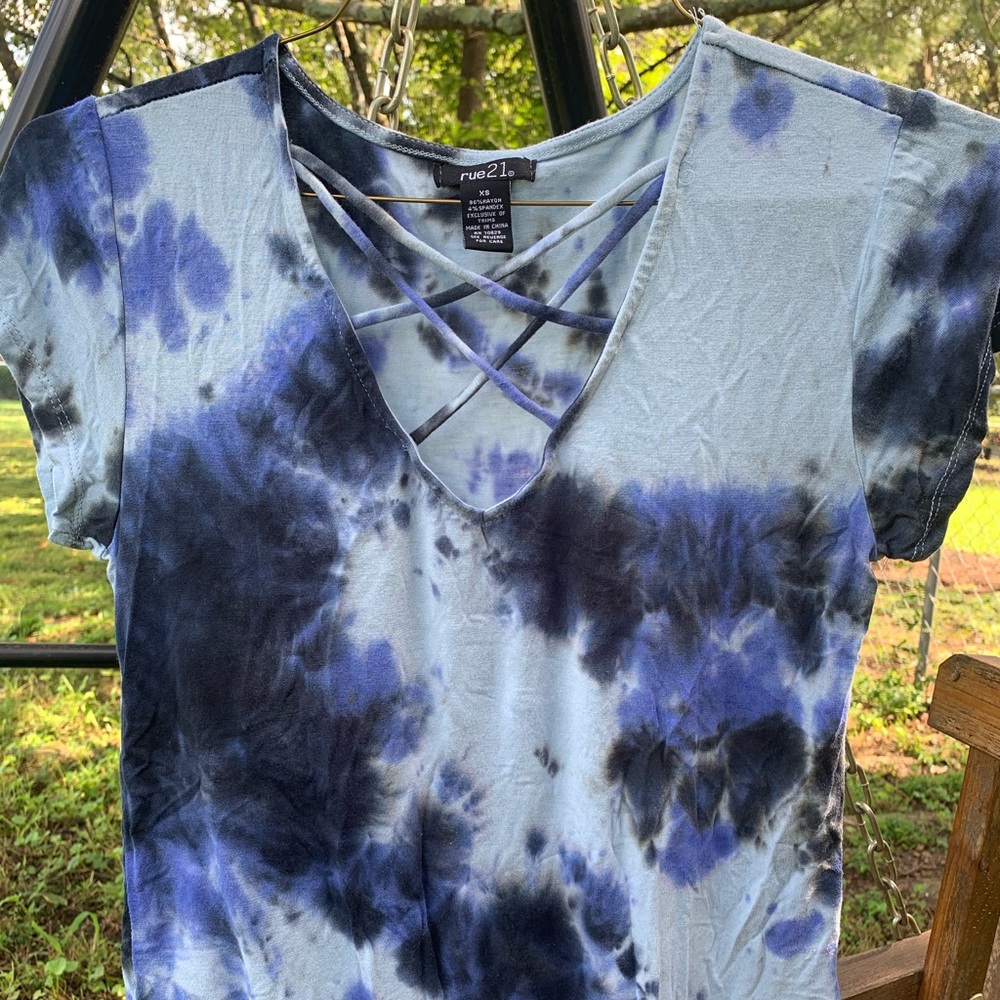CUTE AND COMFY V-NECK